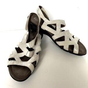 Mephisto Pamela walking sandals in silver leather 7.5